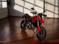 MY26_HYPERMOTARD_V2_STATIC_ON_LOCATION _20__UC873961_High