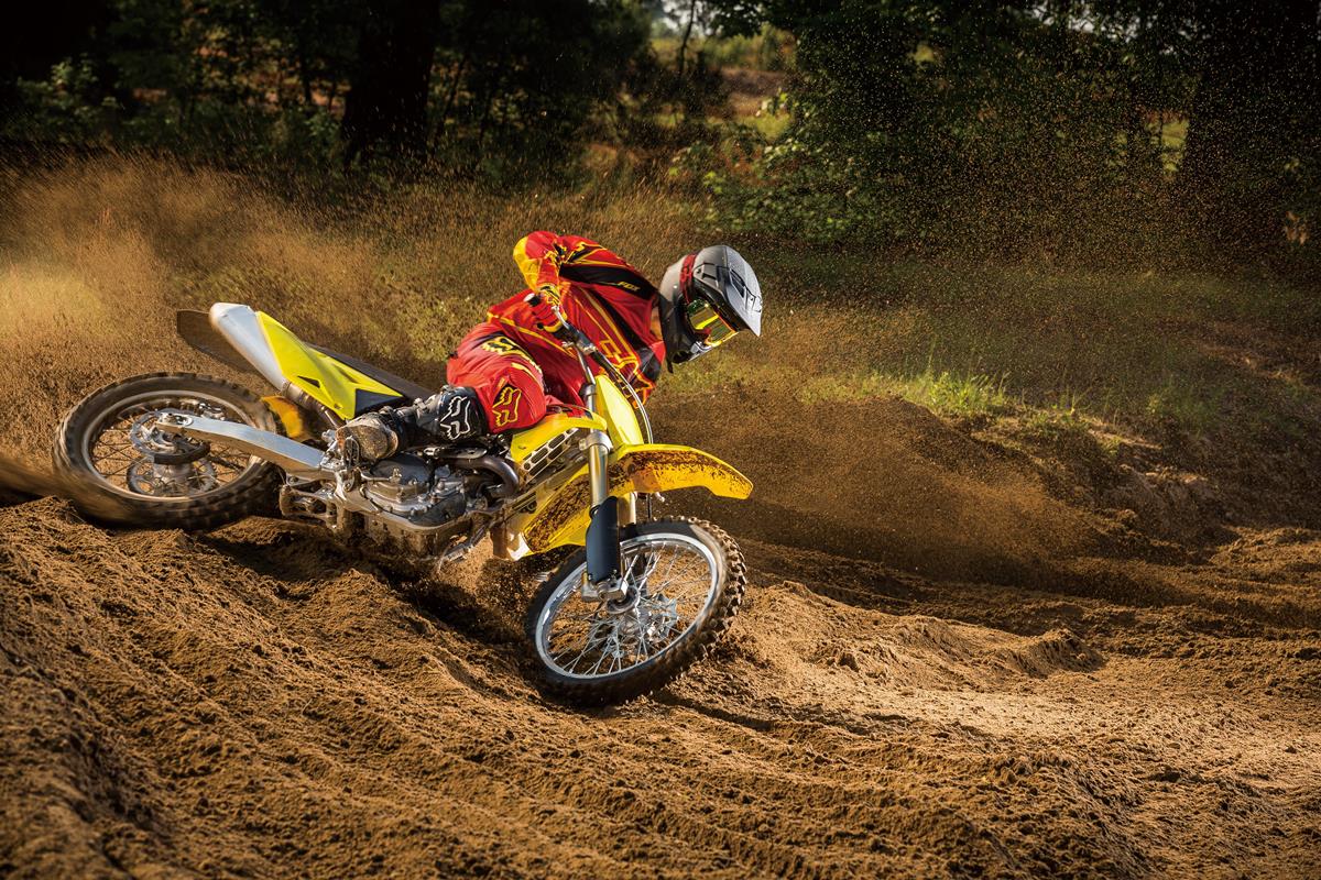 סע כמו מטומטם, שימ'תה על הצד. גם אם זה RM-Z450!
