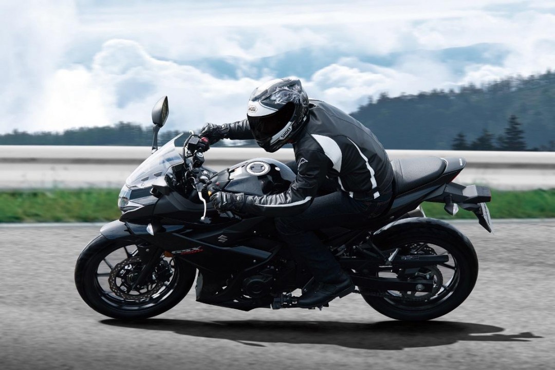 GSX250-ACTION-2