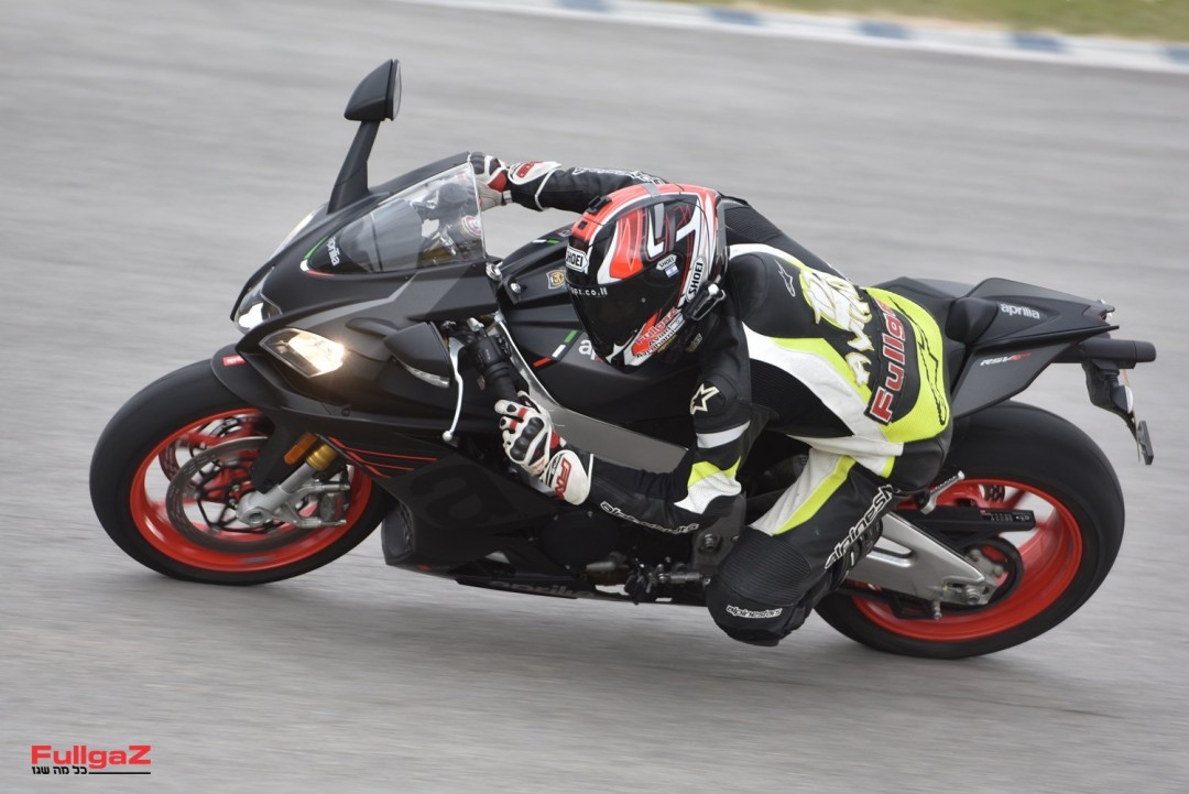 Aprilia-RSV4RR-2020-Test-010
