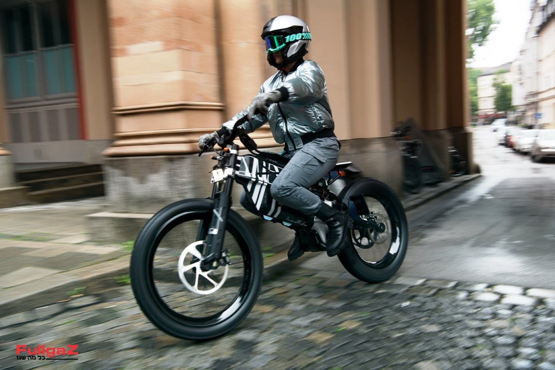 BMW-AMBY-010