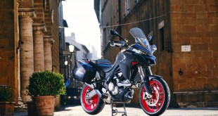 MY22_Ducati_Multistrada_V2S_Grey_DYN-_98__UC338697_Mid
