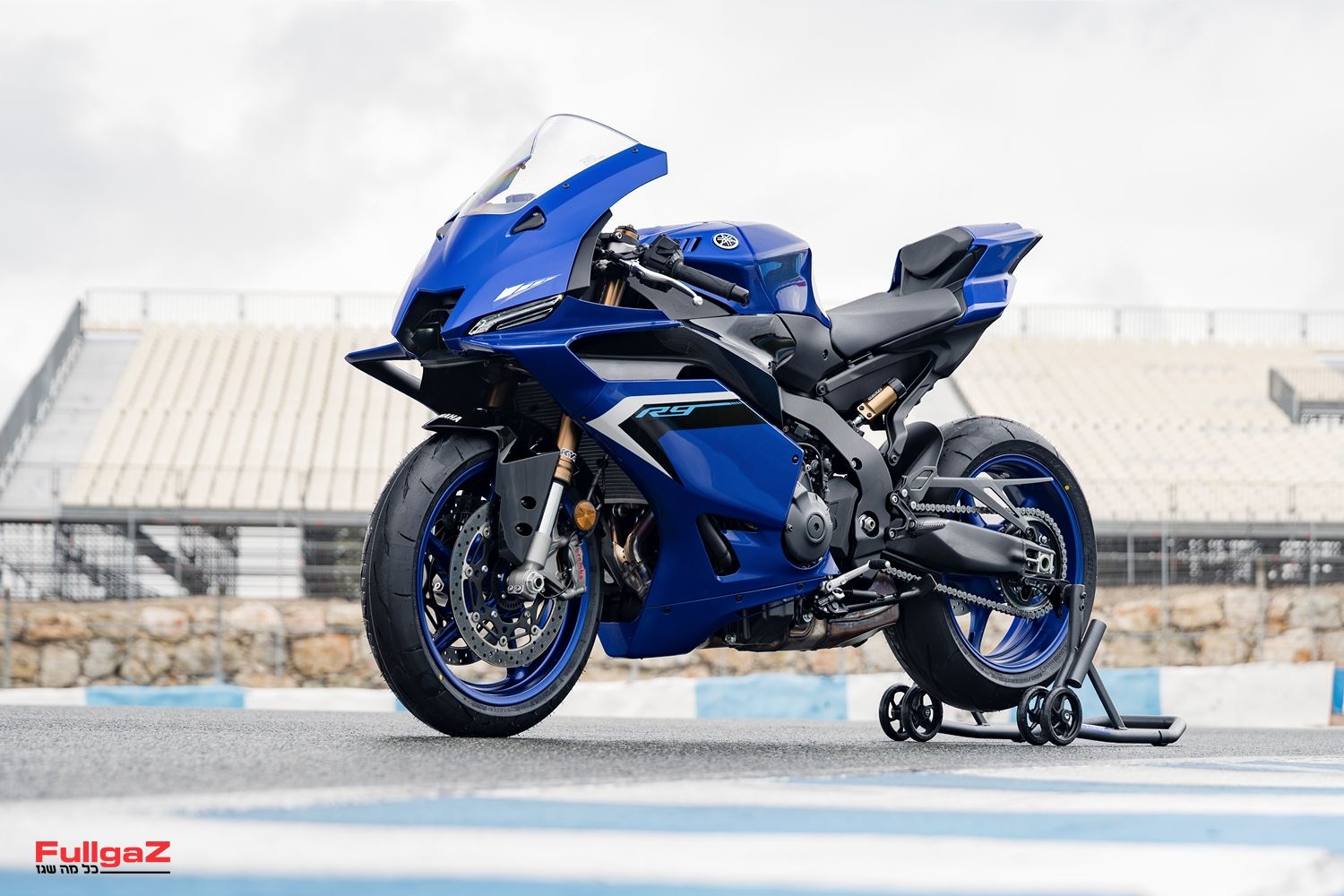 סוגר את הפער שבין ה-R6 הרייסרי לבין ה-R7 הפשוט יחסית