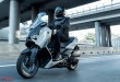 2025-Yamaha-XMAX300ASVH-EU-Ceramic_Grey-Action-008-03