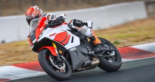 2026_YAM_YZF700R7_EU_BWP1_ACT_005_03_preview