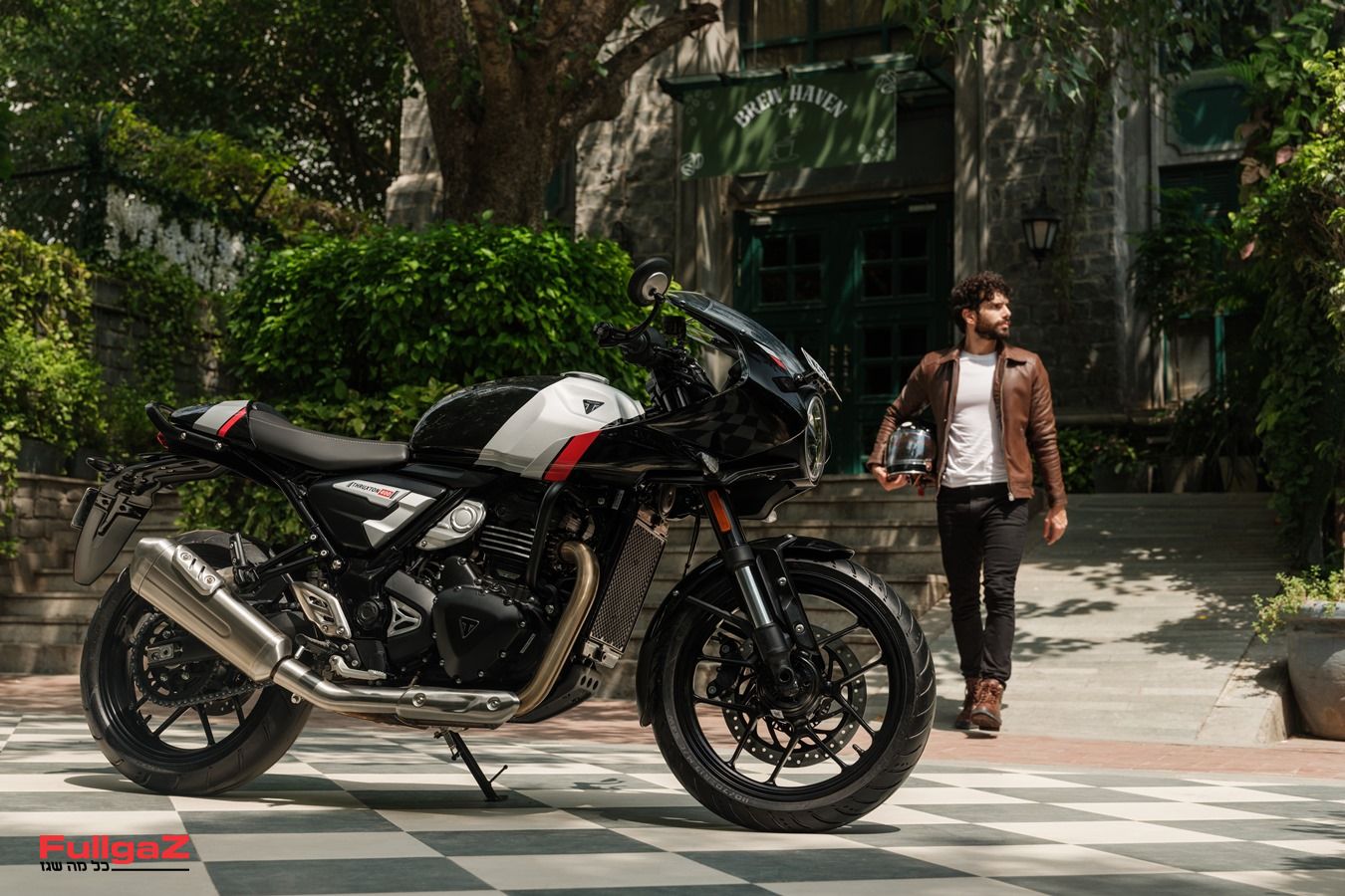 טריומף ת'ראקסטון 400