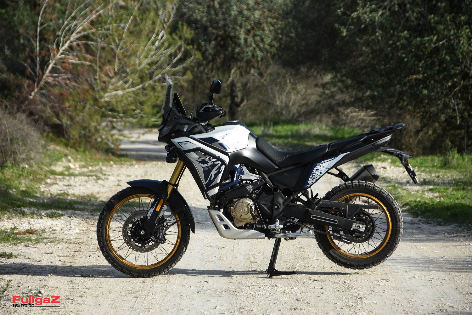 אדוונצ'ר־ראלי עם חישוקי "21 ו־"18