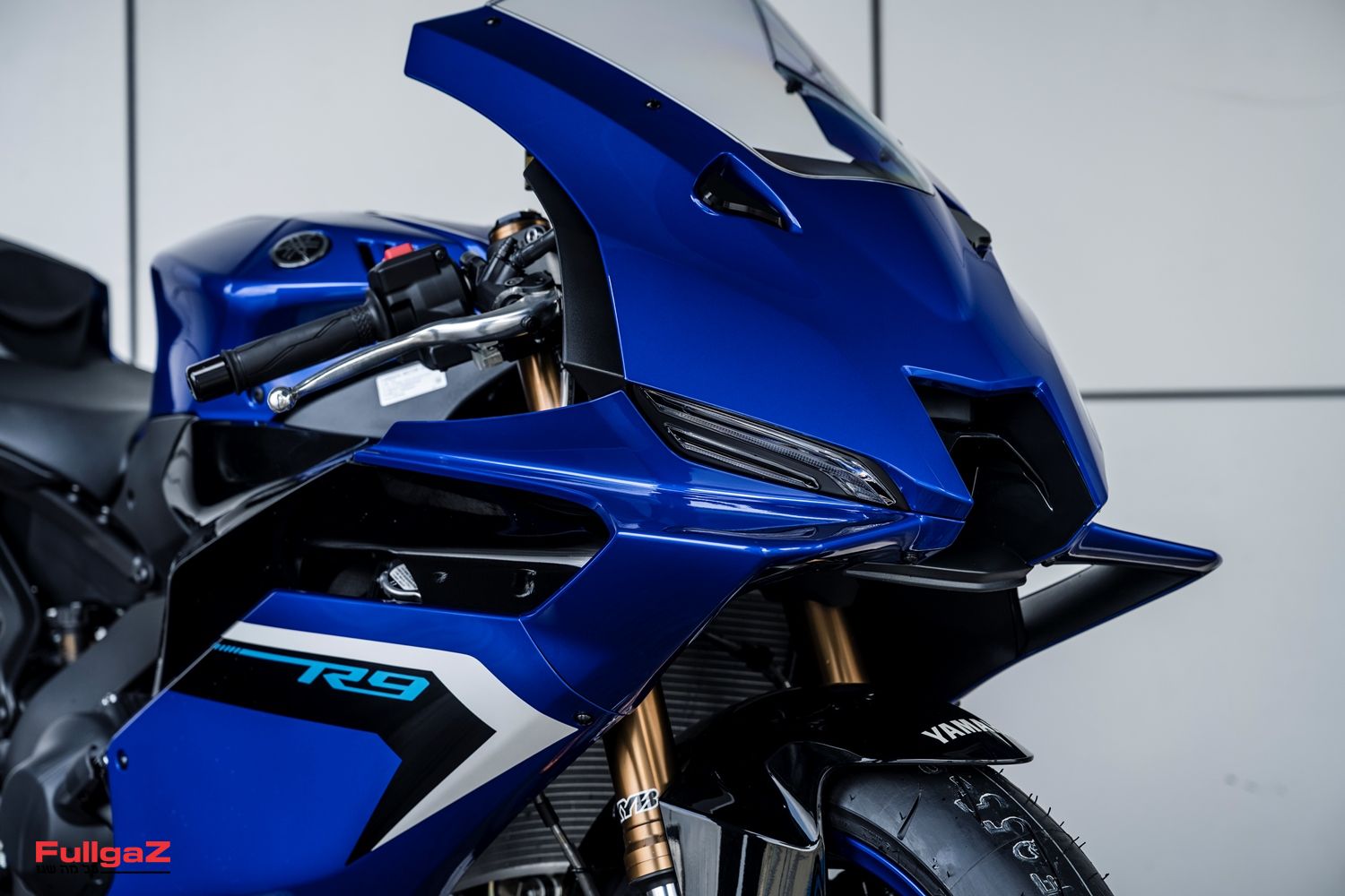 לוק של R1, מנוע של MT-09