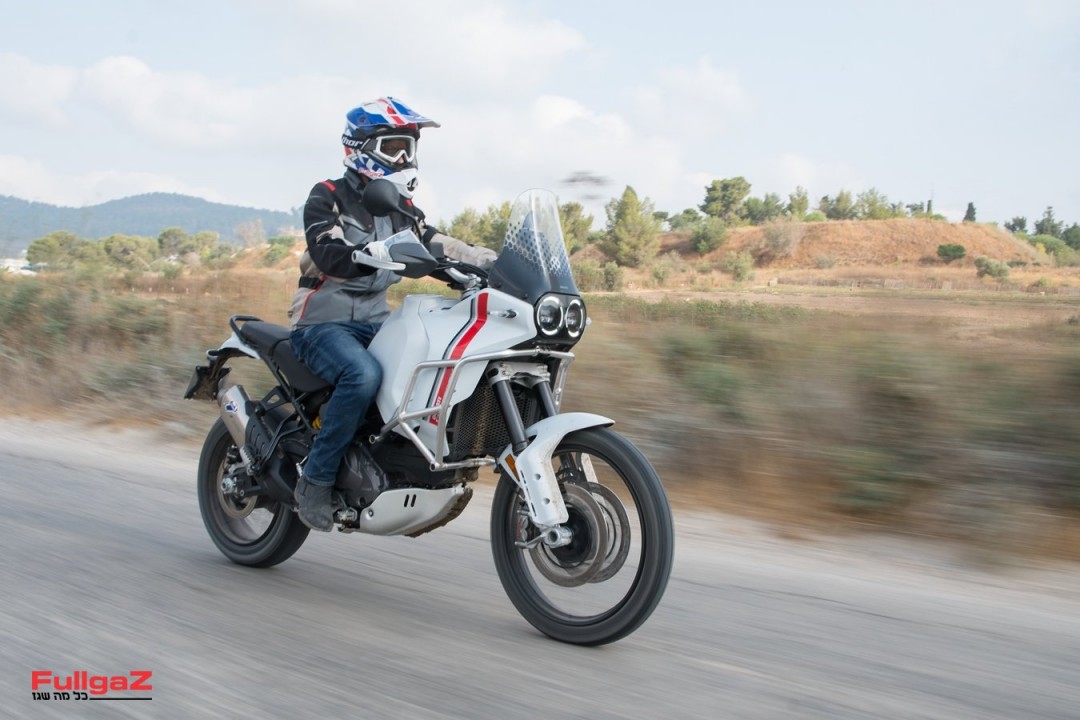 Ducati-Desert-X-Test-042