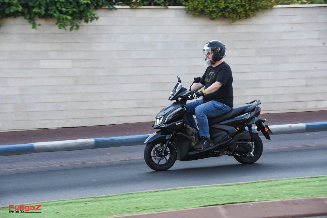 Yamaha-RayZR-125-Test-009