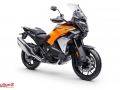 641773_MY25_KTM_1390_Super_Adventure_S_EVO Orange_EU_Front-Right_03_STUDIO IMAGES_EUROPE GLOBAL_STUDIO
