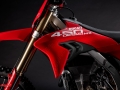 MY26_DESMO450_MX_STUDIO _4__UC775559_High