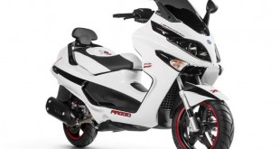 Piaggio_Exvo_250_White_Limited Edition