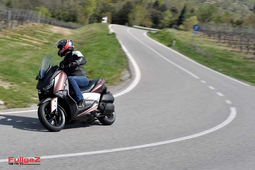 XMAX300-001