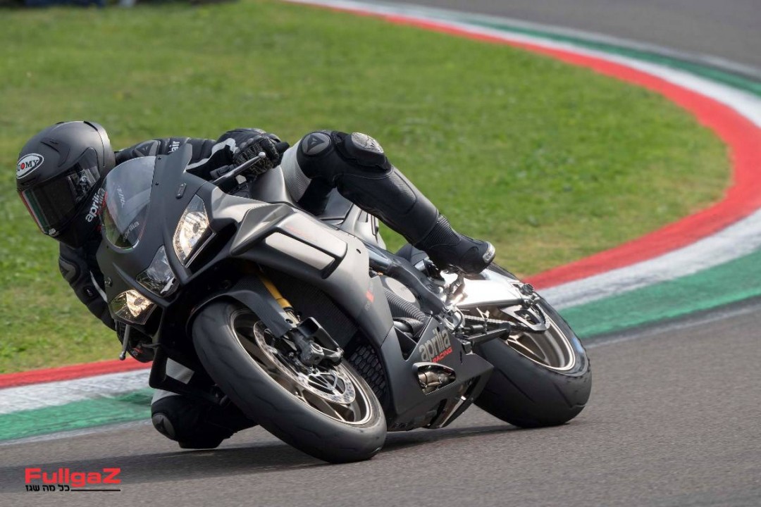 Aprilia-RSV4-Factory-2019-003