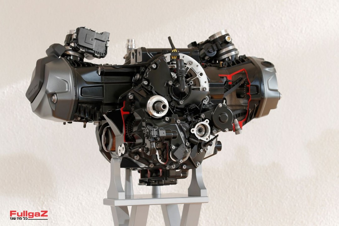 BMW-Boxer-Engine-013