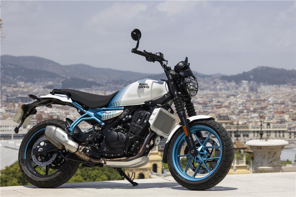Royal Enfield Guerrilla 450_Brava Blue(2)_190724101555