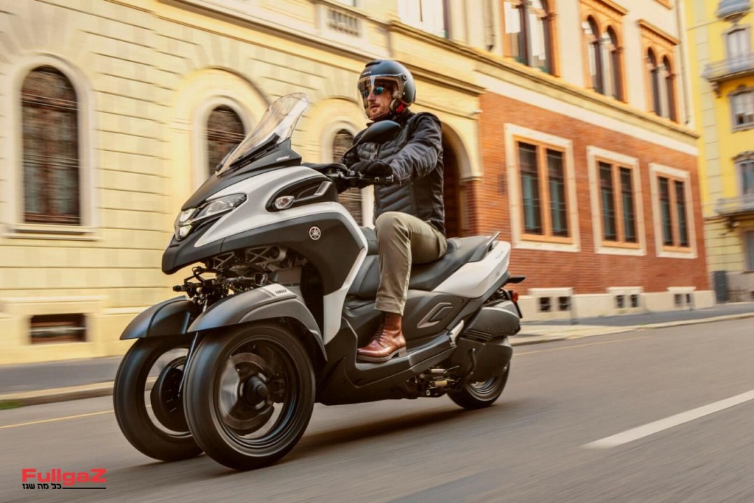 2025-Yamaha-LMW300YM-EU-Milky_White-Action-010-03