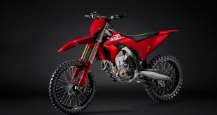 MY26_DESMO450_MX_STUDIO _17__UC775571_High