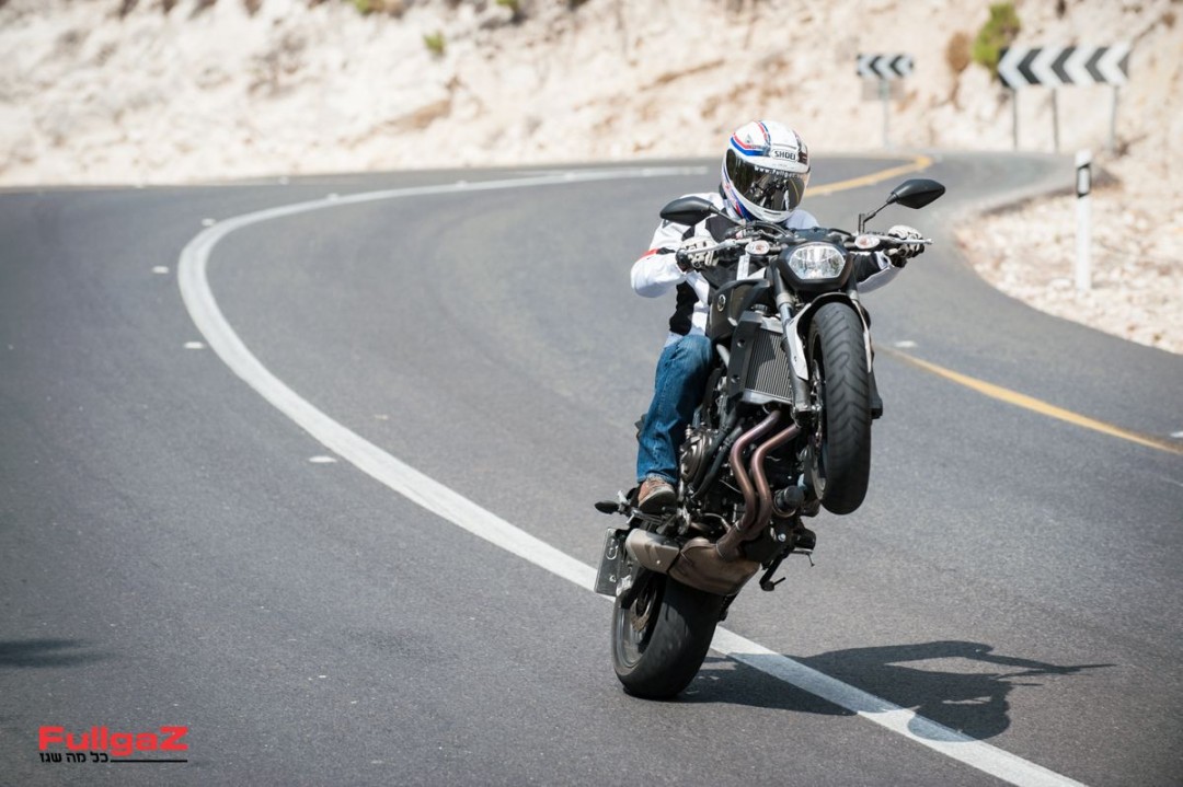 YAMAHA-MT-07-2015-06