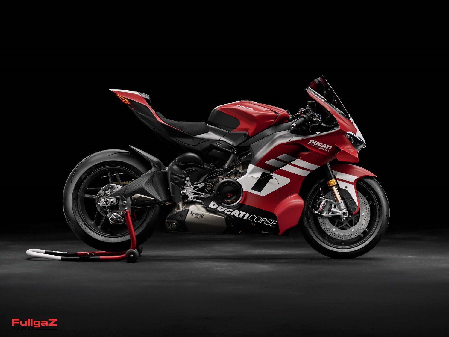 MY27_SUPERLEGGERA_V4_CENTENARIO_STUDIO-2