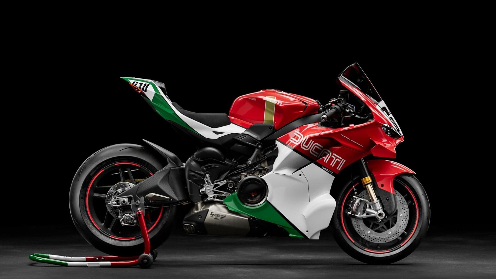 MY27_SUPERLEGGERA_V4_CENTENARIO_TRICOLORE