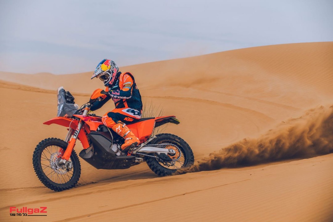 741578_MY27_KTM 450 RALLY REPLICA_ACTION_LUCIANO BENAVIDES_ACTION_LUCIANO BENAVIDES