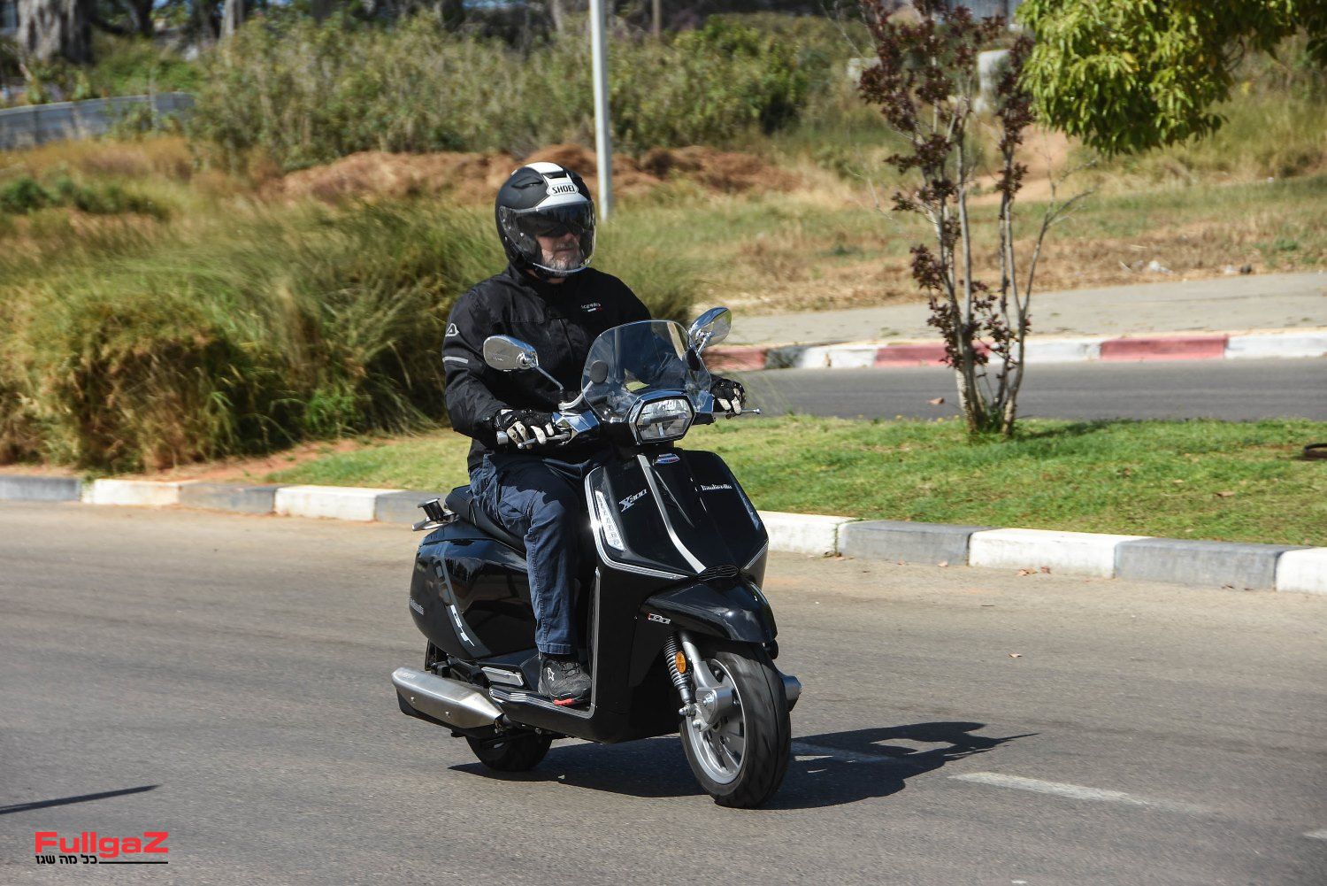 מתחת לעיצוב המוקפד יש מנוע מצוין והתנהגות מפתיעה