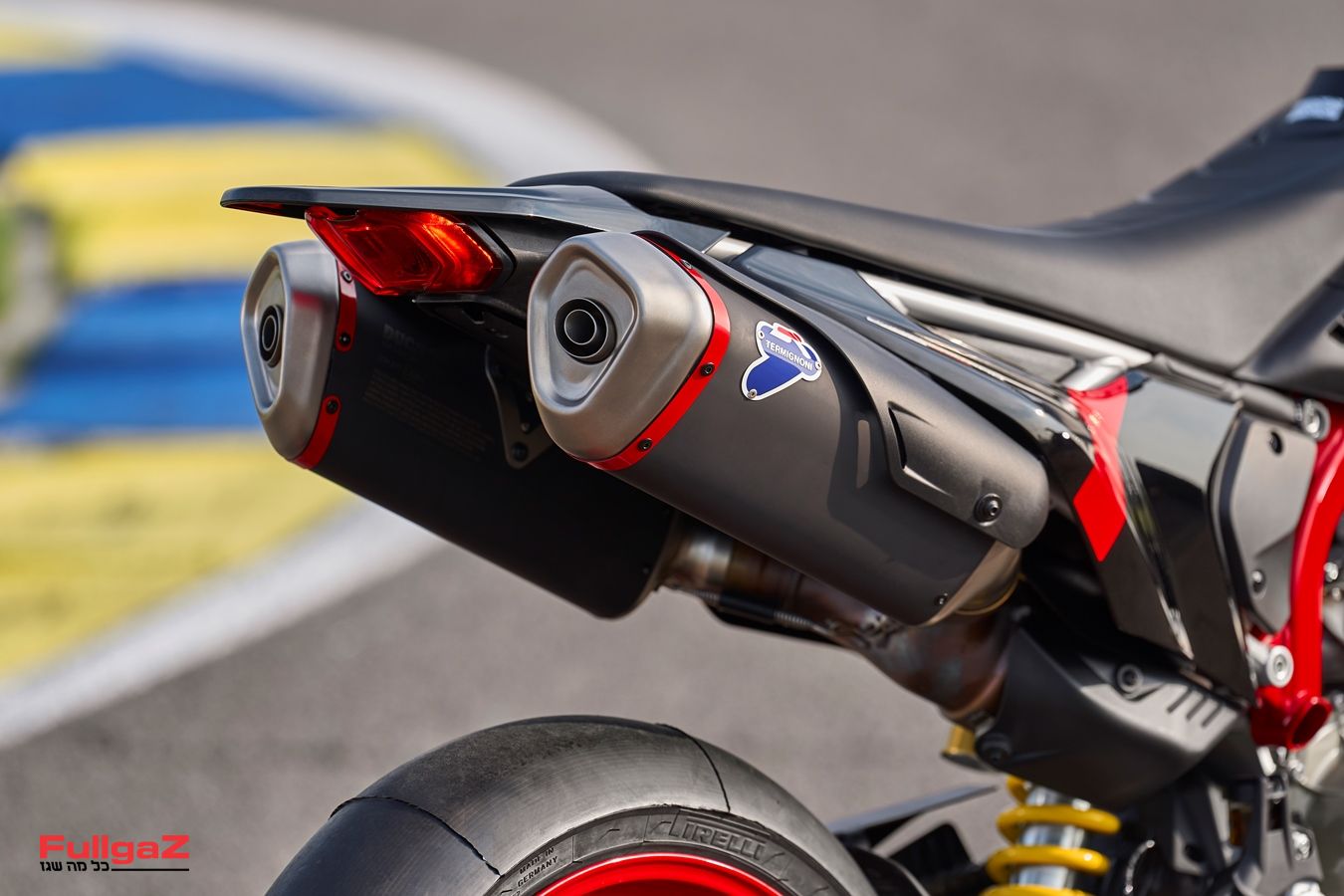 MY27_HYPERMOTARD_698_MONO_NERA_DETAILS-2