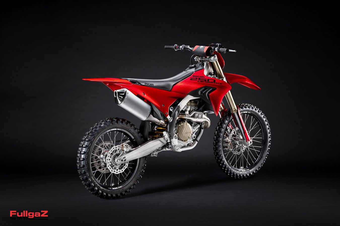 06-MY27_DESMO250_MX_STUDIO-5