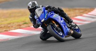 2026_YAM_YZF700R7_EU_DPBMC_ACT_002_03_preview