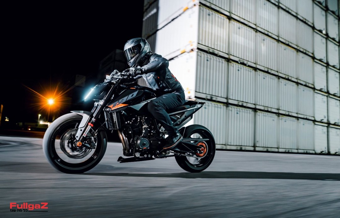 MY27 KTM 790 DUKE_1
