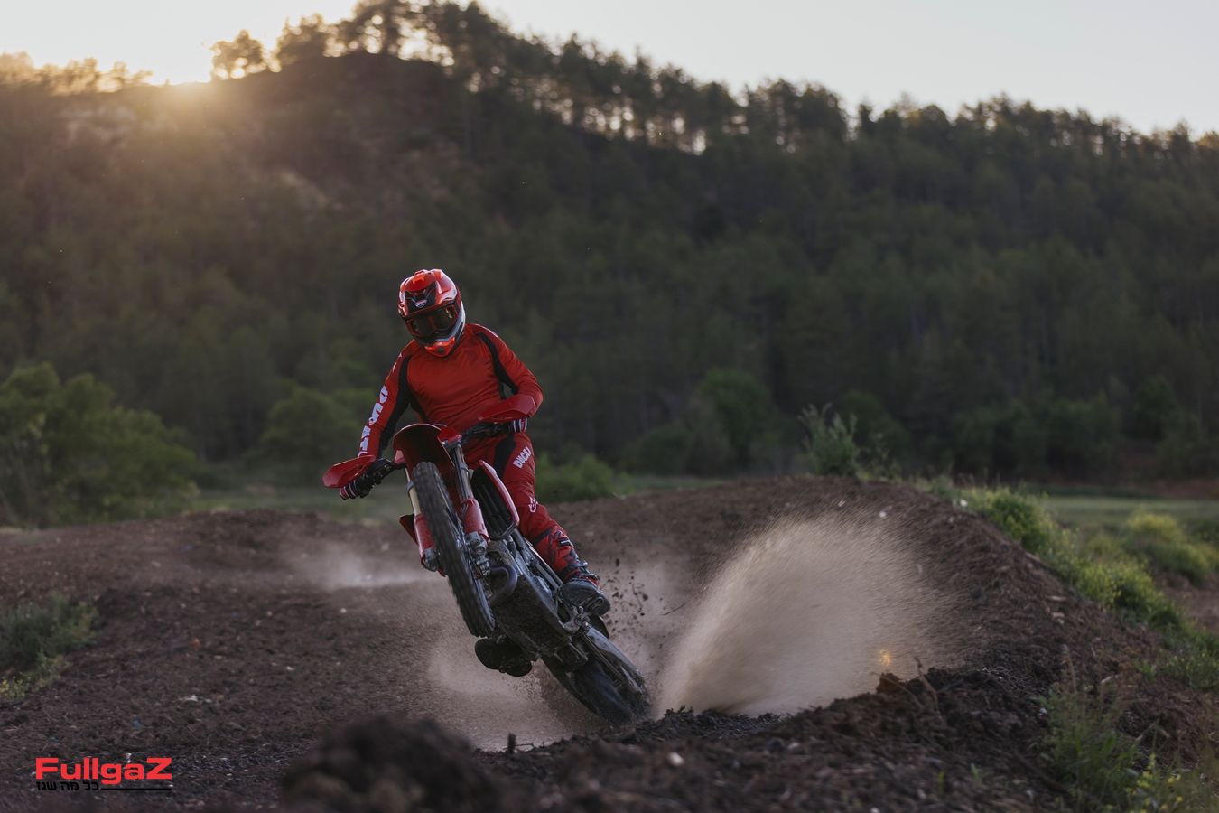 MY27_DESMO450EDS_DYNAMIC-14
