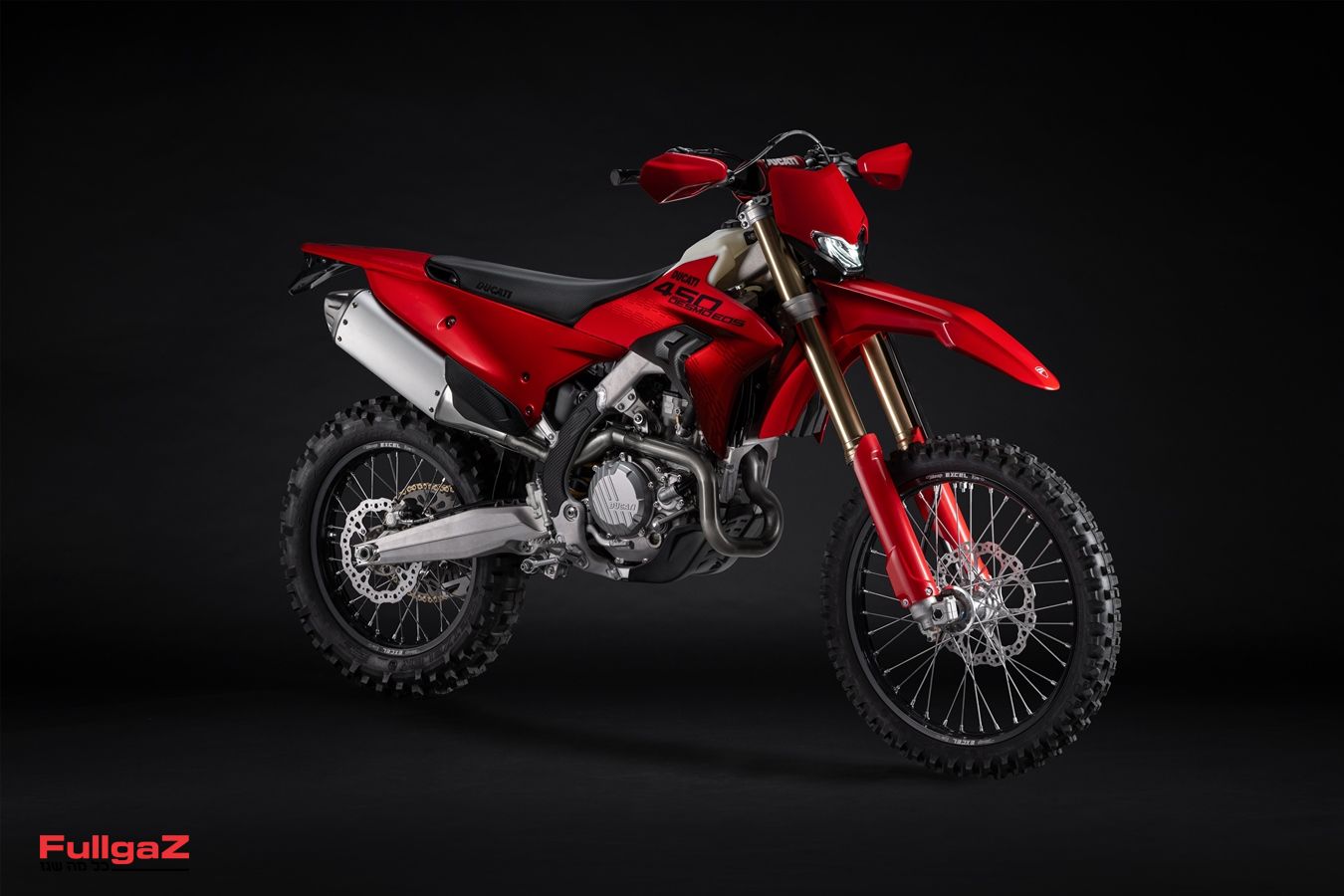 MY27_DESMO450EDS_STUDIO-6