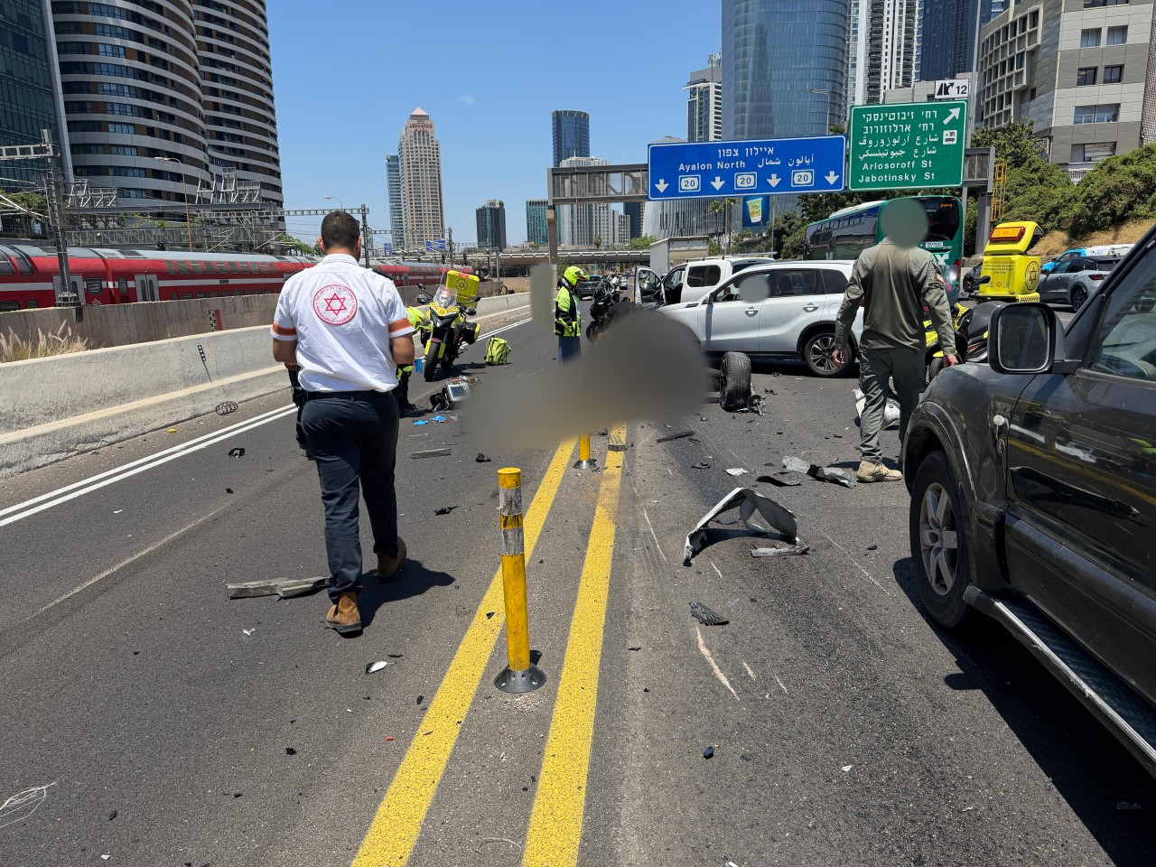 זירת התאונה הקשה באיילון שבה נהרג הרוכב בן ה־55