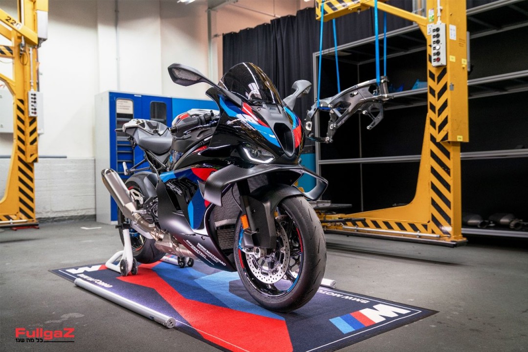 BMW M1000RR 2027 (10)