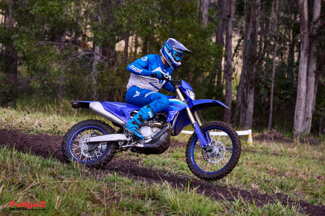 2027_YAM_WR450F_EU_DPBSE_ACT_010_03_preview_maxWidth_1500_maxHeight_1500_ppi_300_quality_100