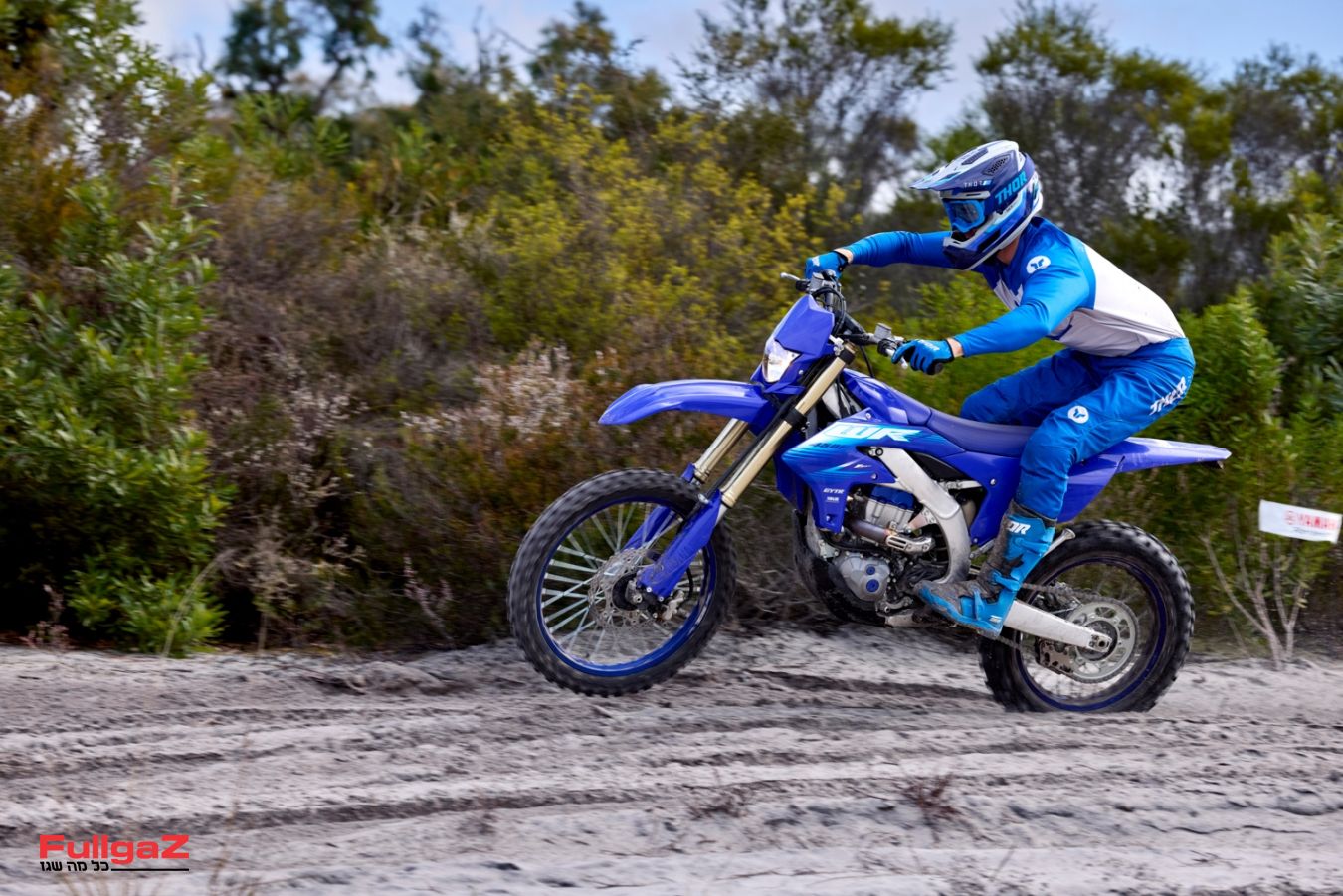 2027_YAM_WR450F_EU_DPBSE_ACT_033_03_preview_maxWidth_1500_maxHeight_1500_ppi_300_quality_100
