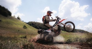 763053_MY27 KTM 690 RALLY_ACTION_CAT A