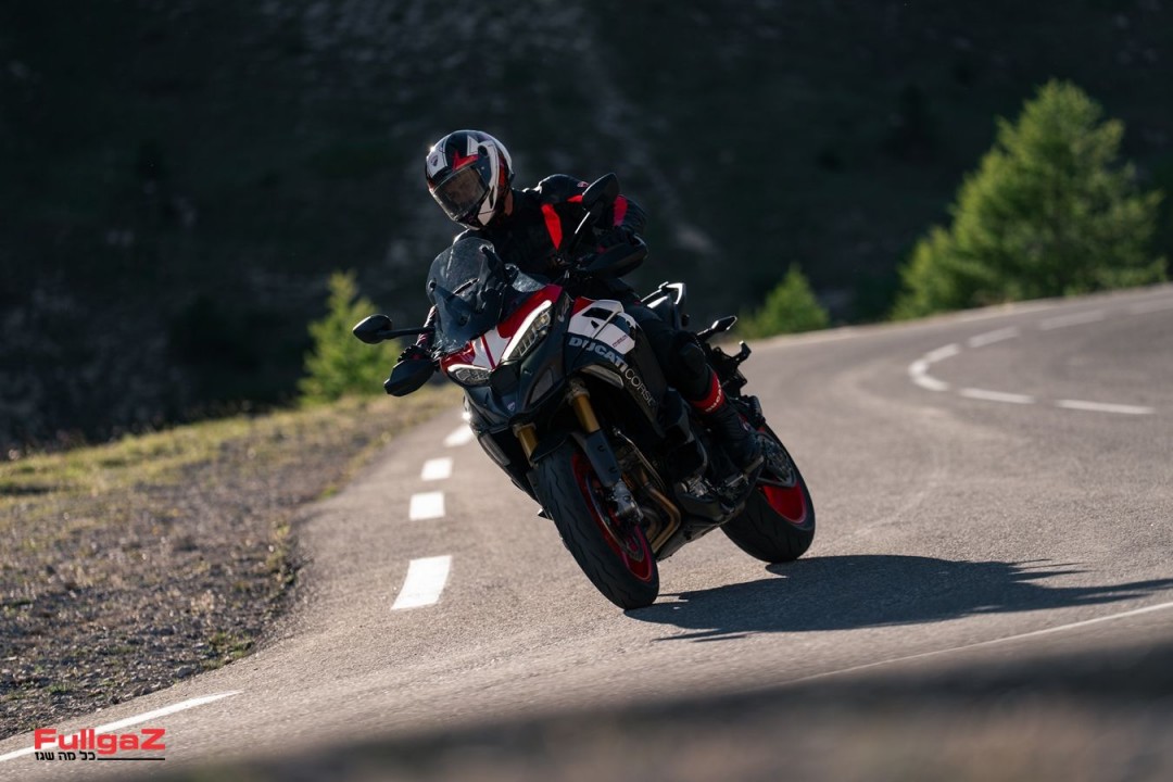 MY27_MULTISTRADA_V4_PIKES_PEAK_DYNAMICS-4