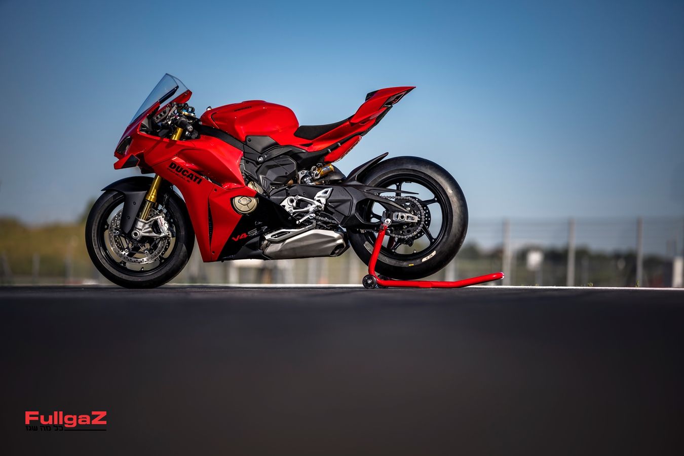 MY27_PANIGALE_V4S_STATICS_ON_LOCATION_12